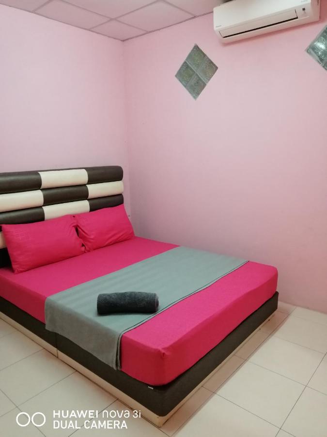 Layla Inn Batu Pahat Bagian luar foto