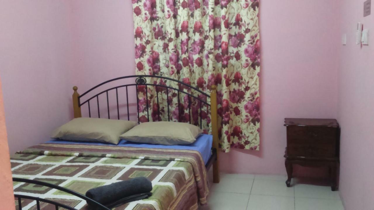 Layla Inn Batu Pahat Bagian luar foto