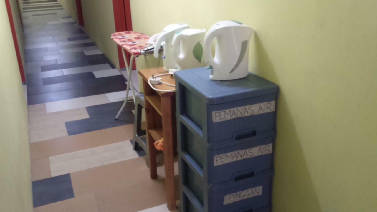Layla Inn Batu Pahat Bagian luar foto