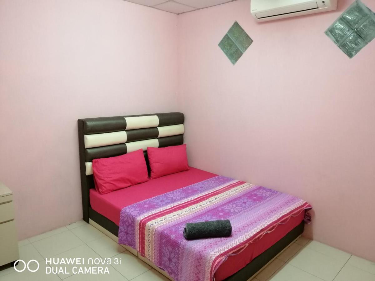 Layla Inn Batu Pahat Bagian luar foto