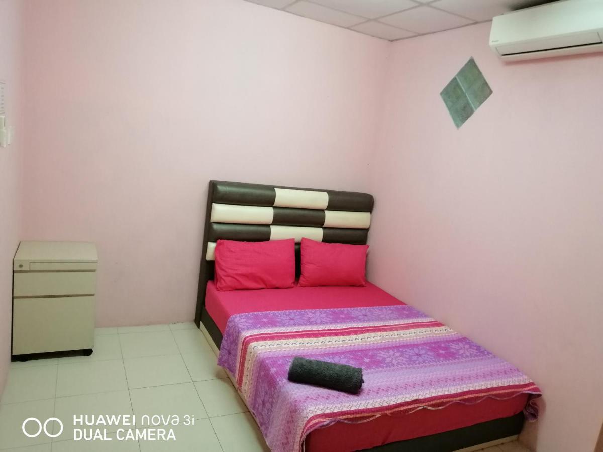 Layla Inn Batu Pahat Bagian luar foto