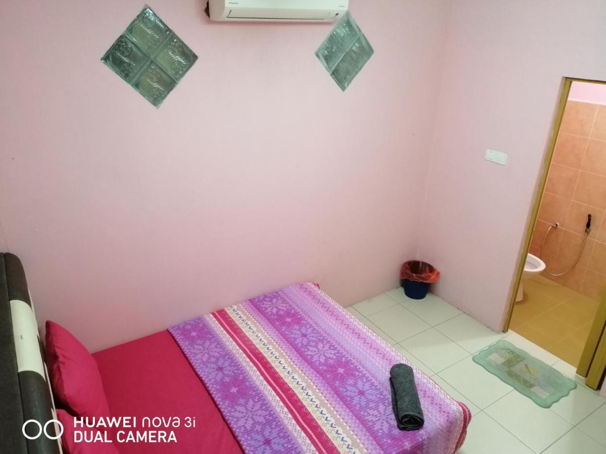 Layla Inn Batu Pahat Bagian luar foto