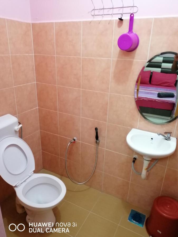 Layla Inn Batu Pahat Bagian luar foto