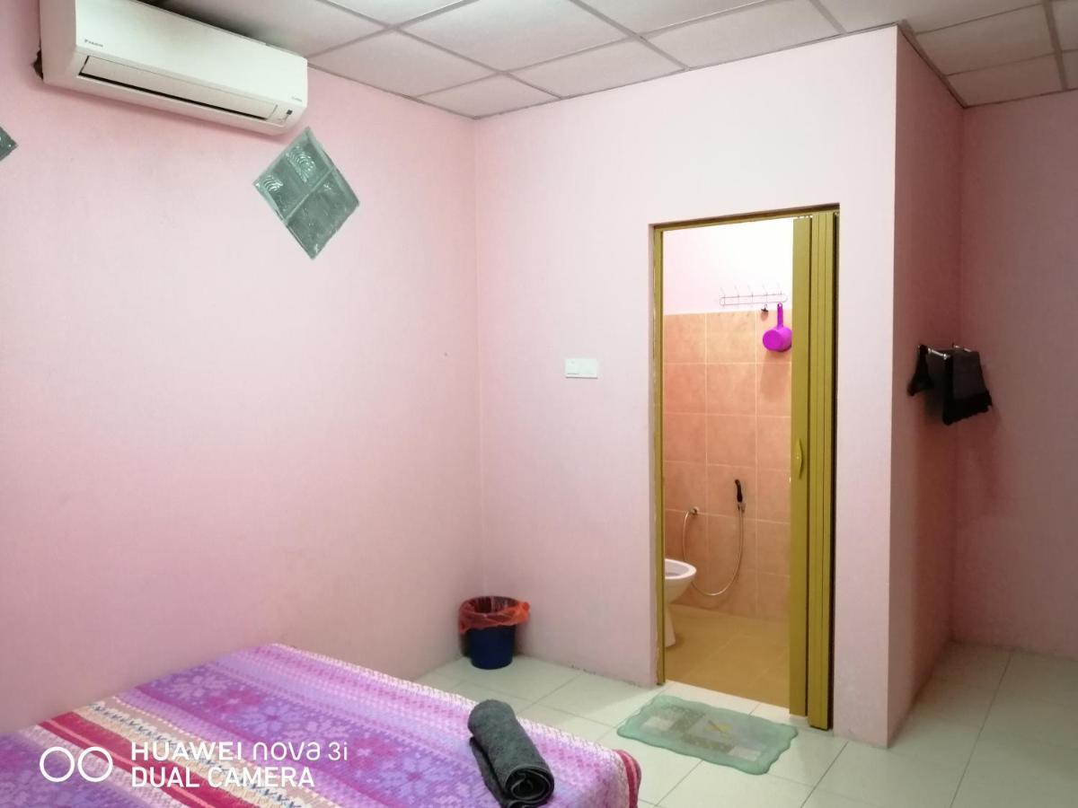 Layla Inn Batu Pahat Bagian luar foto